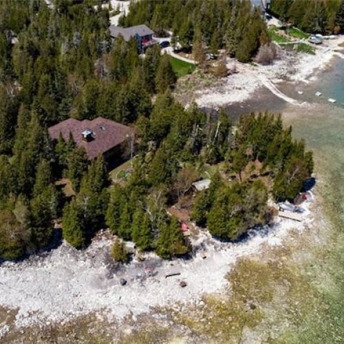 A closer view on approach to DeLana. The water is absolutely unreal.