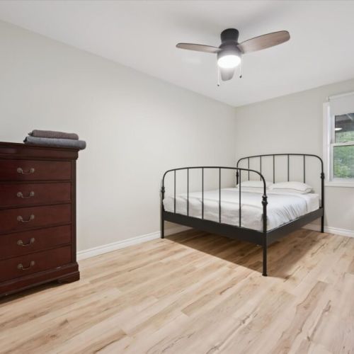 Bedroom 4: This inviting bedroom offers a simple, comfortable retreat after a day of lake adventures.