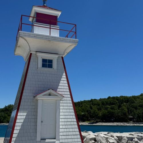 Lion’s Head Beach and Marine - only 8 mins drive away. Great place to relax, sight-see, picnic, canoe, kayak or to check out location shops