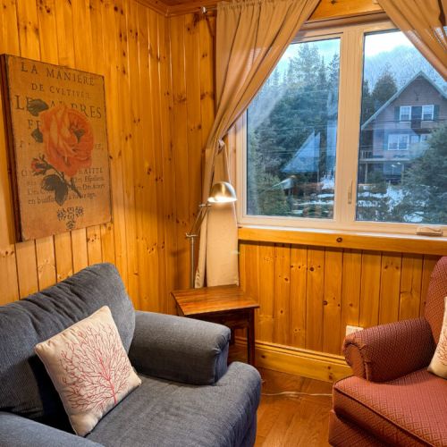 Unwind in a cozy sitting area with charming views—ideal for reading, sipping coffee, and enjoying your serene nature getaway.