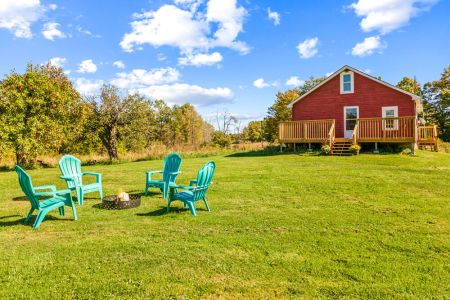 A spacious private lawn gives you plenty of room to unwind, play outdoor games or gather around the fire.