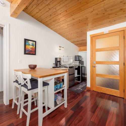 Enjoy your morning coffee at the breakfast bar or prepare meals in the fully equipped kitchen.