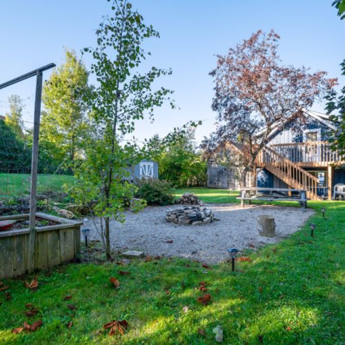 Enjoy the meticulously maintained garden area, a peaceful haven for relaxation and nature appreciation.