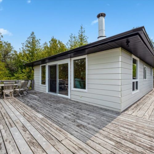 Host outdoor meals or play board games with family on the back deck’s full outdoor dining setup, nestled within the treetops.