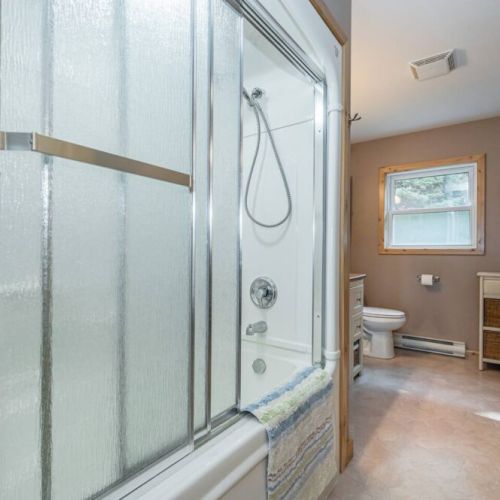 The large main bathroom is fantastic for large groups.