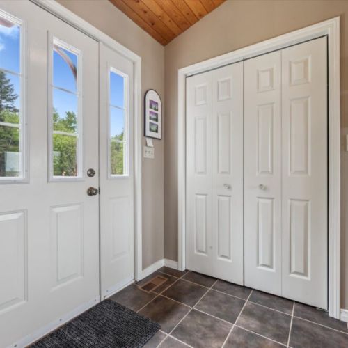 The entryway is bright and practical, with storage space to drop your bags and shift into vacation mode.