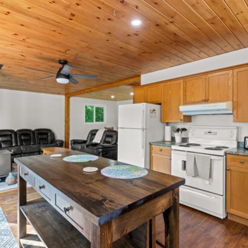 The fully equipped kitchen has everything you need for home-cooked meals.