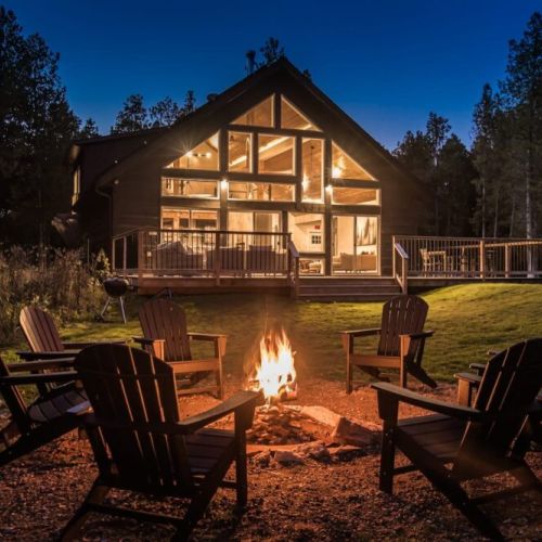 The bold and the beautiful Cedarwood: one of the Peninsula's finest examples of modern luxury surrounded by nature.  Located within 10mins of Tobermory.