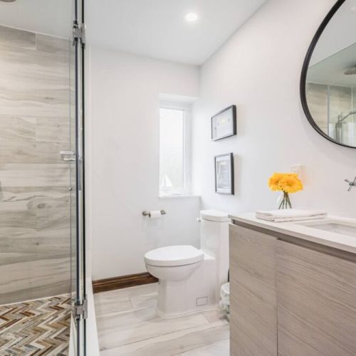 The modern and spacious ensuite bathroom of the second bedroom.