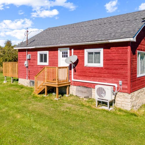 Enjoy the privacy and simplicity of country living at Smith Homestead, with plenty of outdoor space to explore and enjoy.