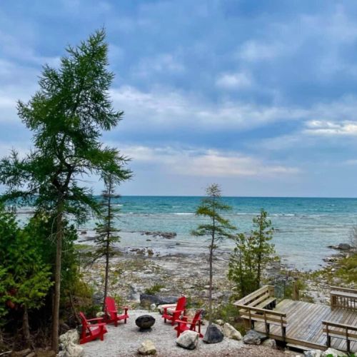 Enjoy the waterside campfire, photo by Danting Jiang.