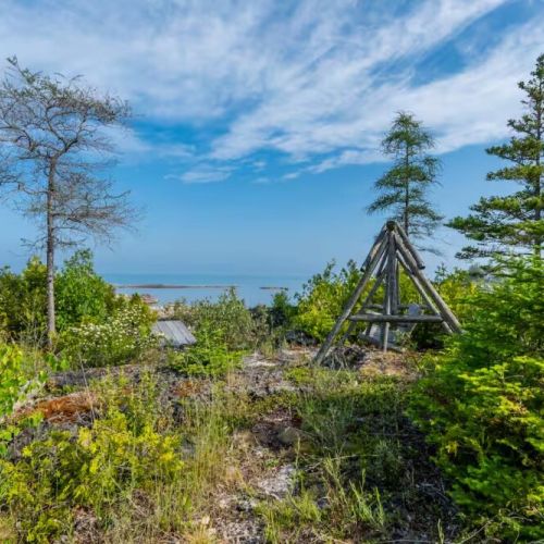 Charming natural setting with rustic details and lake views — a peaceful spot to pause and take in the beauty of Tobermory.