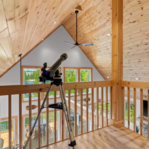 Head upstairs to the loft for board games, books, or a night of stargazing through the telescope.