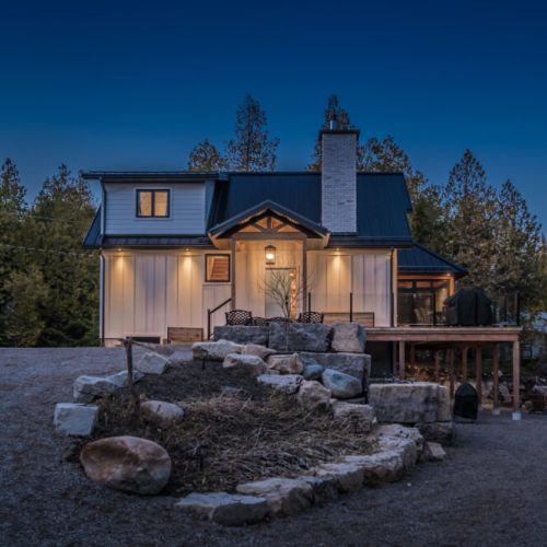 Escape to this modern cabin-style vacation rental featuring a cozy fire pit, spacious deck, and forest surroundings—perfect for peaceful getaways, stargazing retreats, or romantic escapes in nature.