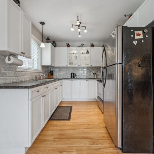 Fully equipped with modern appliances, this kitchen has everything you need for home-cooked meals, snacks, or prepping a picnic by the lake.