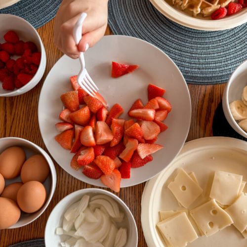 Start your day right with a fresh, cozy breakfast—perfect for family mornings, weekend getaways, and lakeside retreats.
