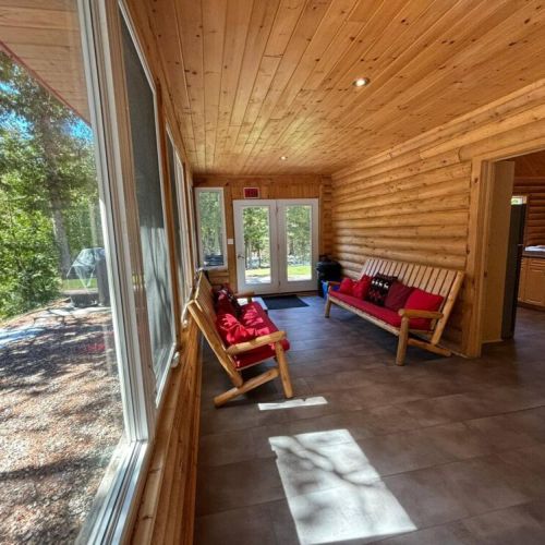 The log furniture that resides in the Peninsula room gives the cabin a truly Canadiana feel.