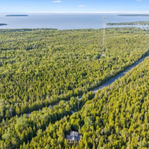 Unique location just minutes from downtown Tobermory, Bruce Peninsula National Park, and Fathom Five Marine Park — surrounded by wilderness with Lake Huron and Georgian Bay nearby.