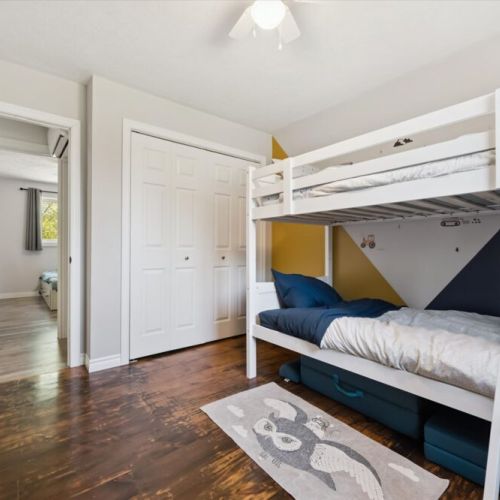 Bedroom 2: Fun and functional bunk room, ideal for kids or extra guests, with comfortable sleeping arrangements and plenty of space.