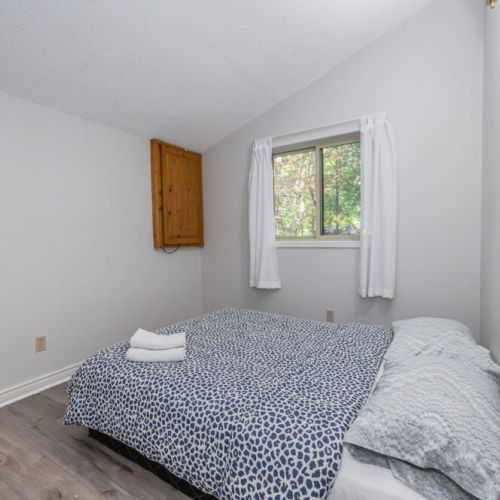 The guest rooms feature very comfortable beds and freshly laundered linens.