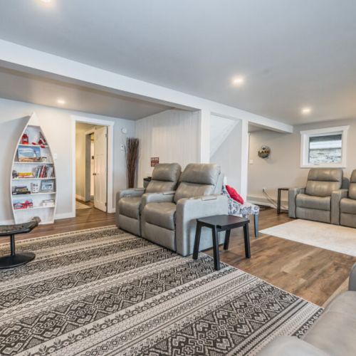 Multiple seating zones so everyone can relax, recharge, and spread out comfortably.