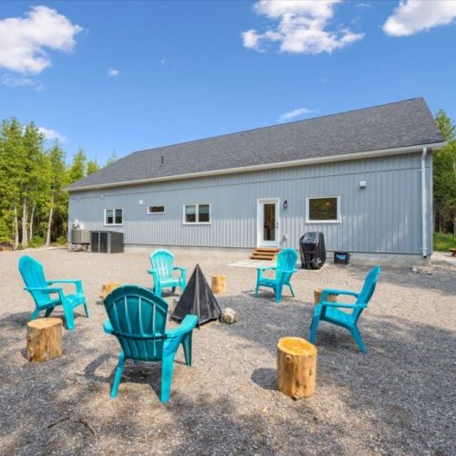 Gather around the outdoor firepit with Muskoka chairs and tree-stump stools under a canopy of stars.