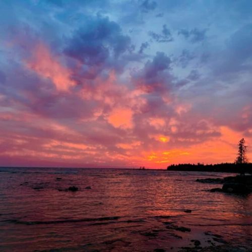 A gorgeous sunset captured by guest Danting Jiang.