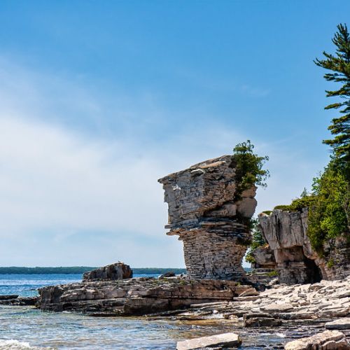 See the Flowerpot Island in Tobermory.