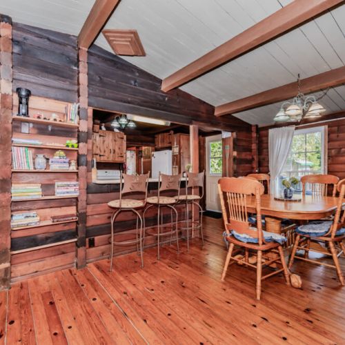 Enjoy a warm, rustic dining experience at this charming log cabin vacation rental. Featuring a cozy open-concept layout, forest views, and a fully equipped kitchen—perfect for family getaways, weekend escapes, or nature-filled retreats.