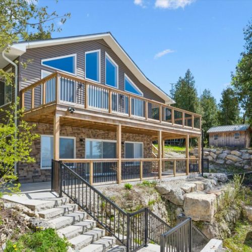 Perched above Georgian Bay, Lighthouse Lookout offers stunning escarpment views, expansive outdoor living spaces, and a peaceful Lion’s Head setting.