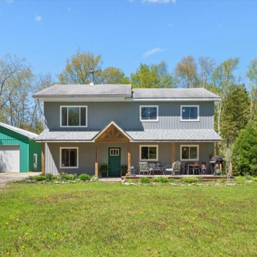 Welcome to Larkwhistle Cottage—a charming retreat offering comfort, privacy, and easy access to the beauty of the Bruce Peninsula.