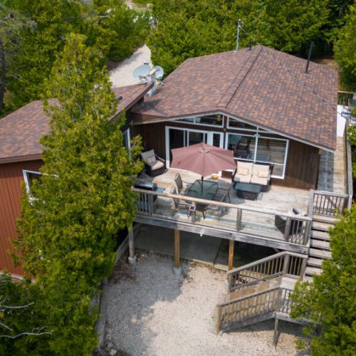 This 1,500 square foot home features everything you need in a relaxing vacation, including spacious rooms, fully equipped kitchen and more.