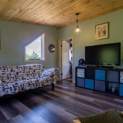 Cozy common area with Smart TV, board games, and comfy seating—perfect for rainy days or family movie nights.