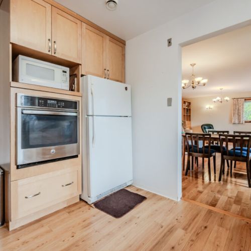 Bright and functional kitchen featuring modern appliances and easy access to the dining area—perfect for group cooking and casual meals.