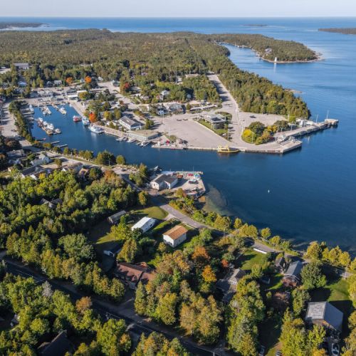 Explore the vibrant nearby marina, a hub of activity with boats, shops, and dining options, all within a short walk from your stay.