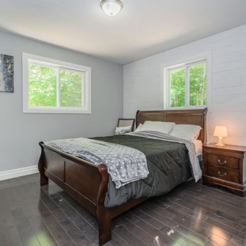 Upper master bedroom with 3-piece ensuite.