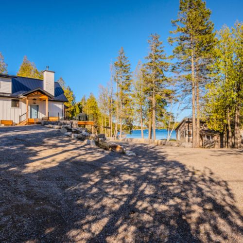 Bright, peaceful retreat with forest charm and stunning lake views. Ideal vacation rental for families, couples, or remote work getaways just steps from the shoreline.