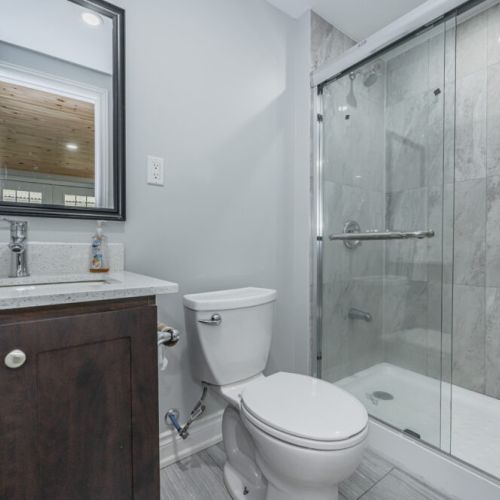 Lower level main bathroom with shower. This is perfect for washing sand off the feet after a day at the beach - just enter off of the lower level west lawn.