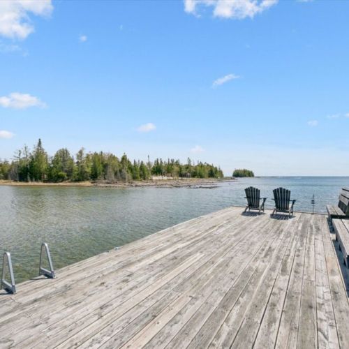 Large private dock with stunning open-water views and plenty of space to soak up the sun.