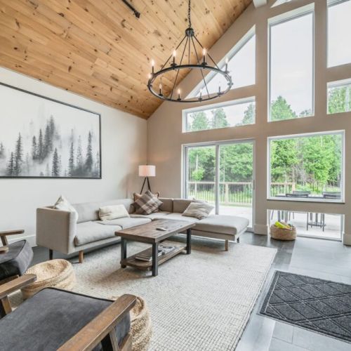 The spacious living area with access to the back deck.