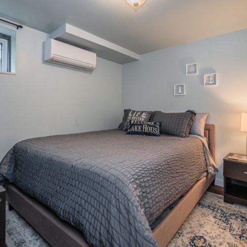 Bedroom 3: Comfortable bedroom with a modern design—perfect for a restful night’s sleep.