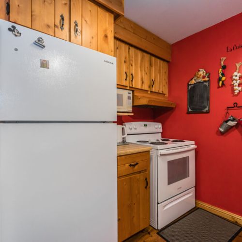 Delightful kitchen decor and fully equipped with modern appliances for your use.