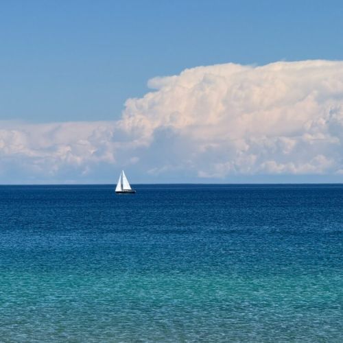 Lion’s Head Beach and Marine - only 8 mins drive away. Great place to relax, sight-see, picnic, canoe, kayak or to check out location shops