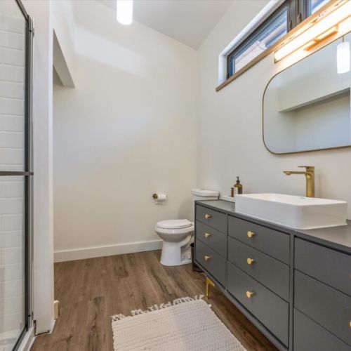 Modern bathroom with clean finishes and plenty of space to refresh.