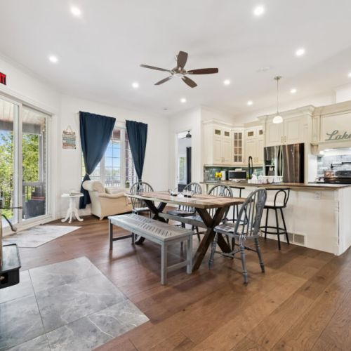 Dining area with access to the patio, perfect for shared meals and indoor-outdoor living