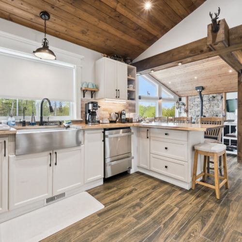 Indulge in a fully-equipped kitchen featuring a conventional oven, industrial dual dishwasher that washes in 20 minutes. Everything you need to prepare delicious meals with ease and convenience.