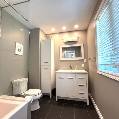 Clean lines and a bright layout make this bathroom both beautiful and practical.