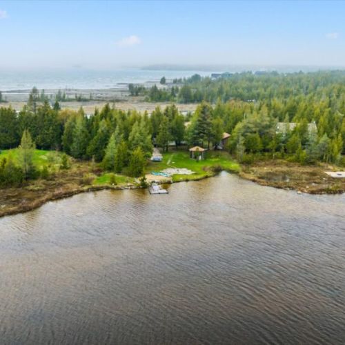 Take in the beauty of the bay from the water, where the cottage's expansive waterfront setting creates the ultimate escape.