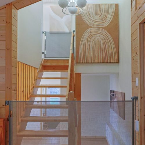 Child safety gate: The cottage features safety gates at the top and bottom of the stairs, providing peace of mind for parents and a secure environment for children.