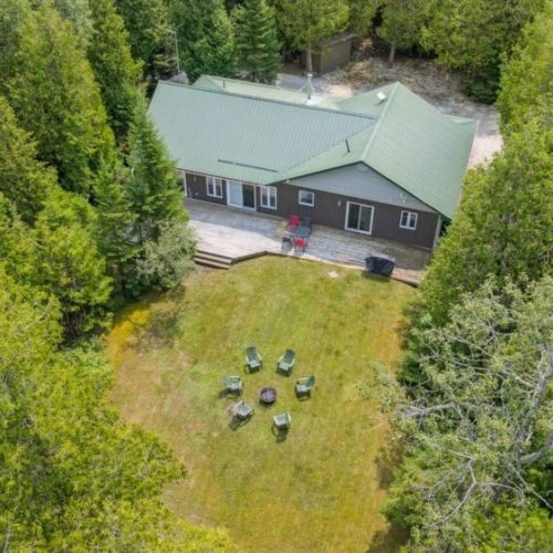 A spacious backyard with a fire pit area—ideal for stargazing, storytelling, and roasting marshmallows.
